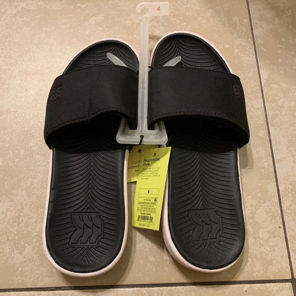 All in motion brand new with tags girls slip on sandals size 4